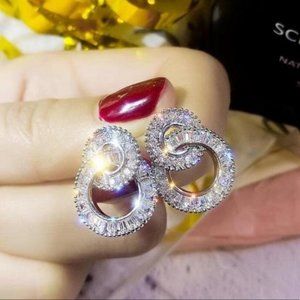 NEW 18K White Gold Diamond Circle Earrings, beautiful Earrings, cute Earrings